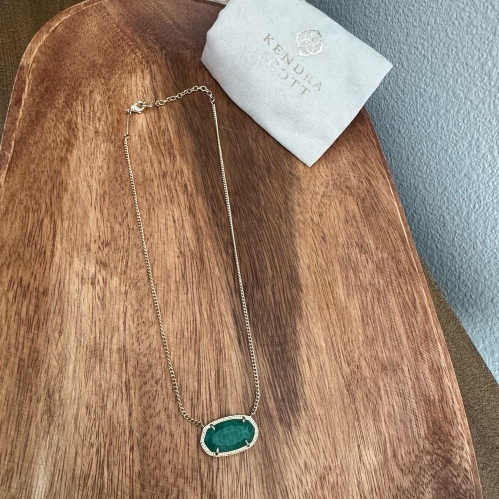 Kendra Scott Gold Necklace with green Pendant!💚